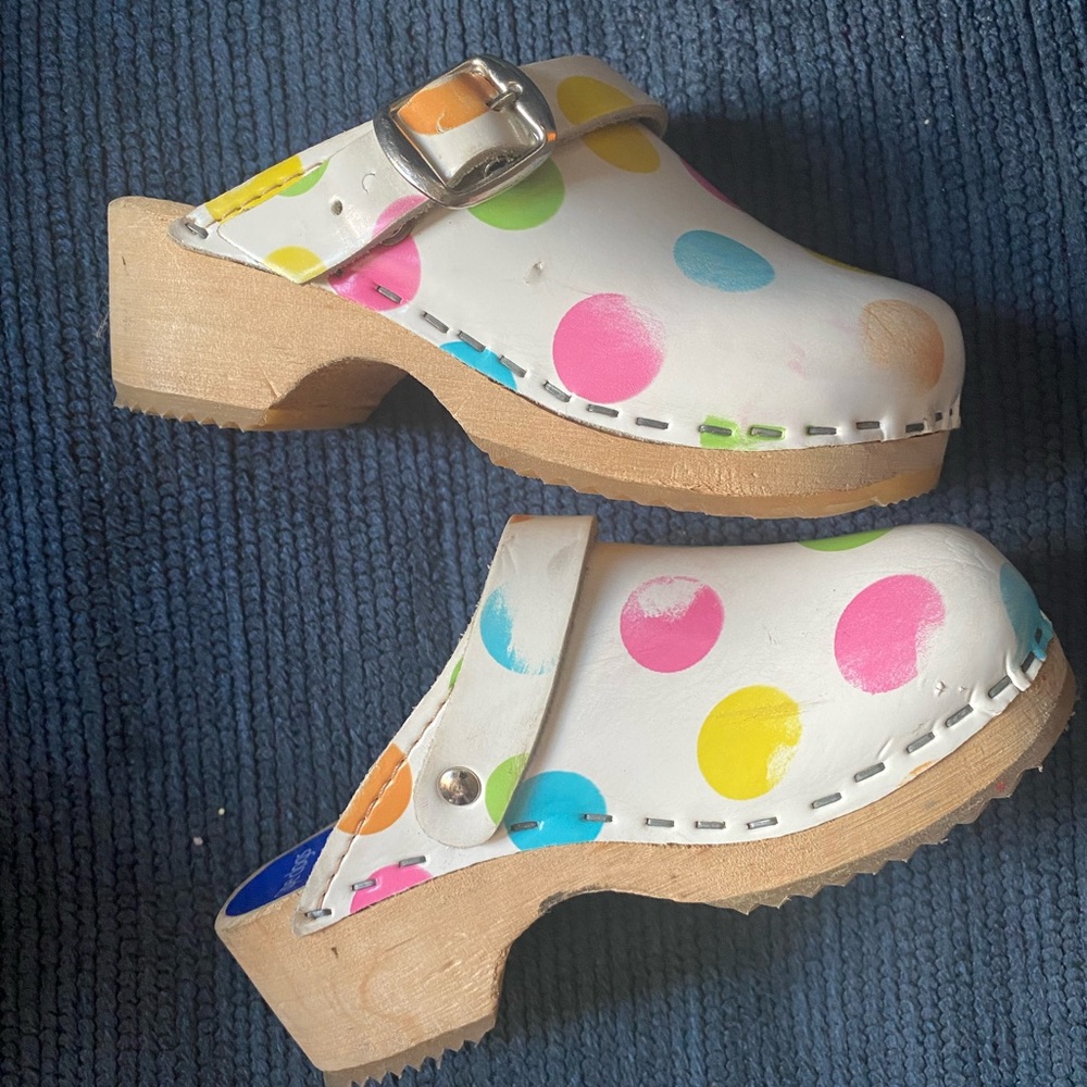 Kid’s Clogs - Picture 3 of 6